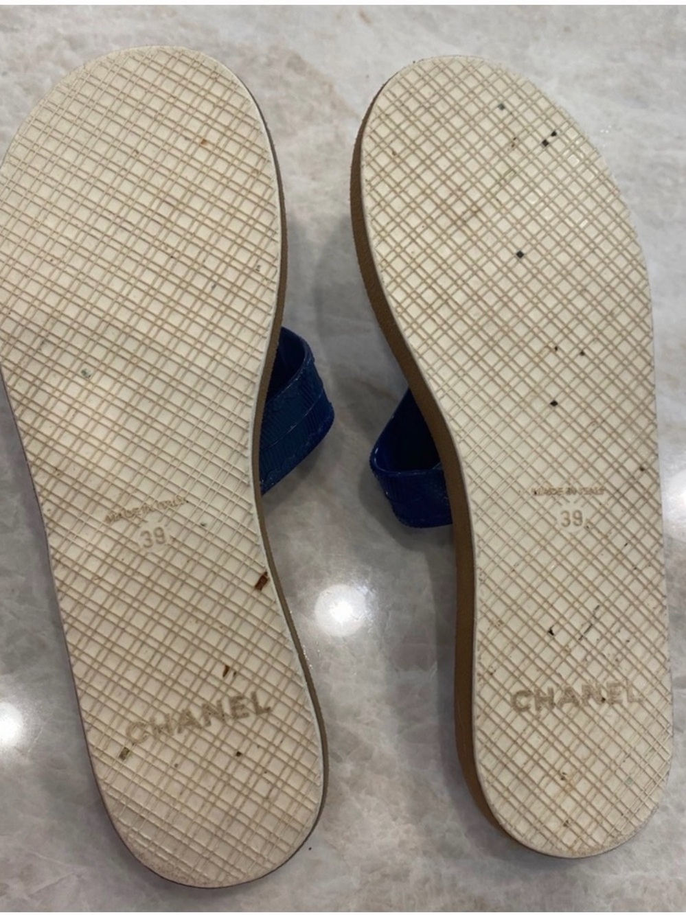 CHANEL Navy and Red Logo Thong Sandals - Picture 3 of 6